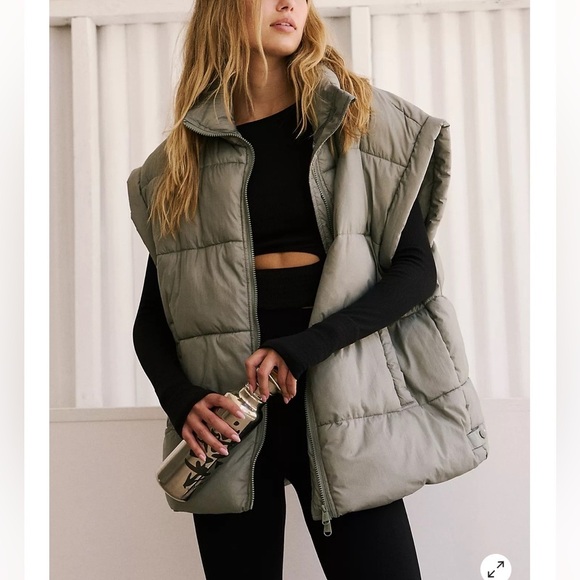 Free People Movement In A Bubble Puffer Vest Jacket In White - Picture 1 of 16